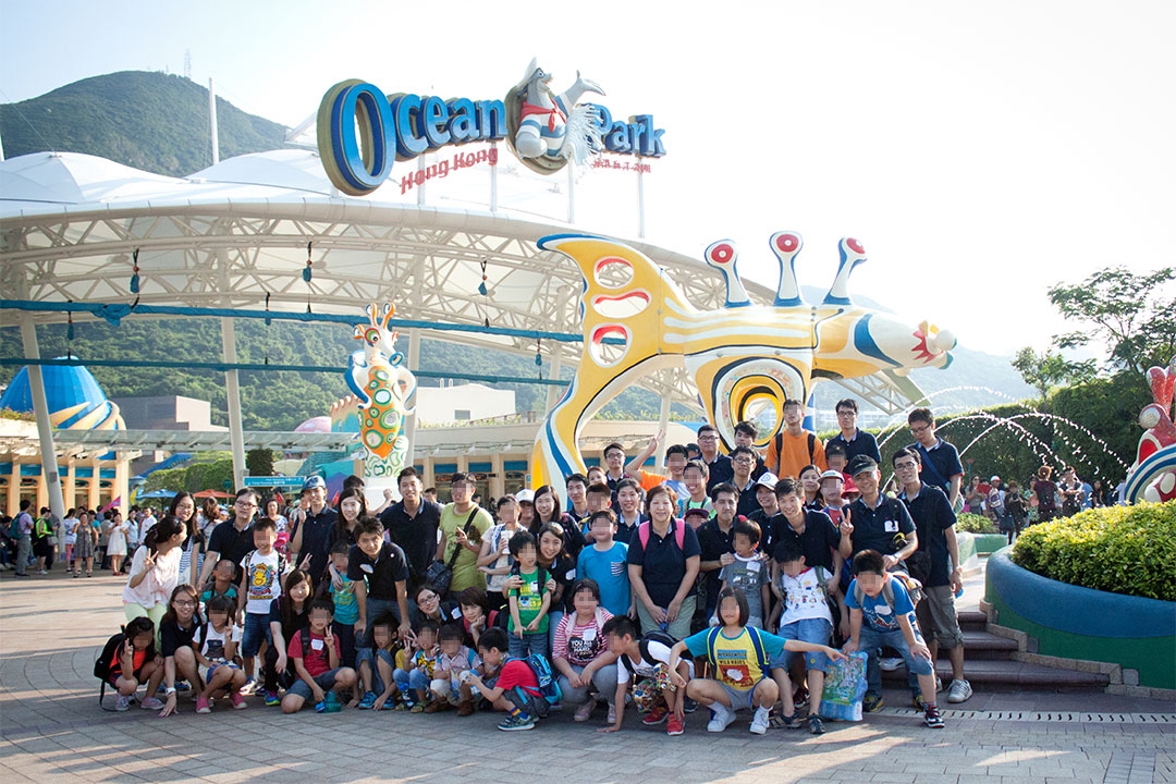 障害者児童らと海洋公園を遊楽しました