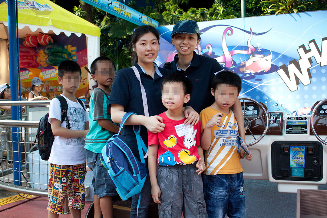 障害者児童らと海洋公園を遊楽しました