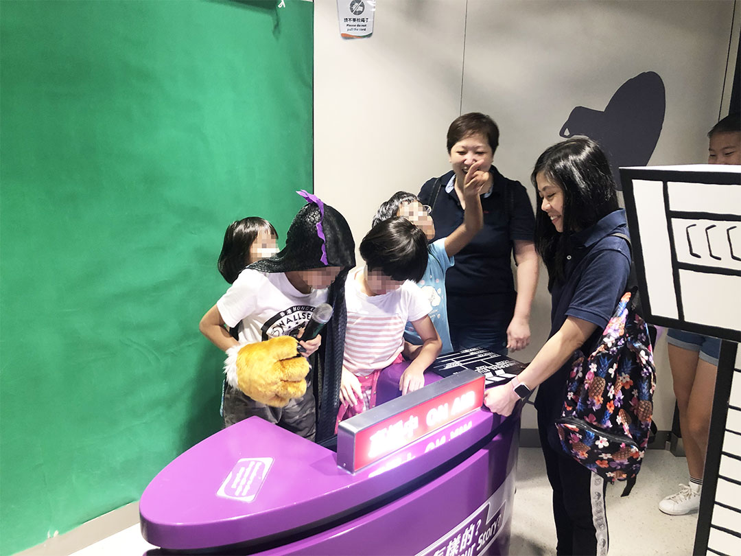 保良局の子供たちと外出して遊ぶ