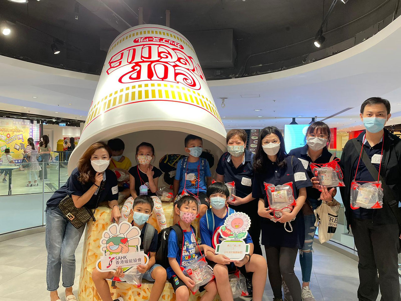 ボランティア「童」楽の合味カップヌードル体験活動を開催した