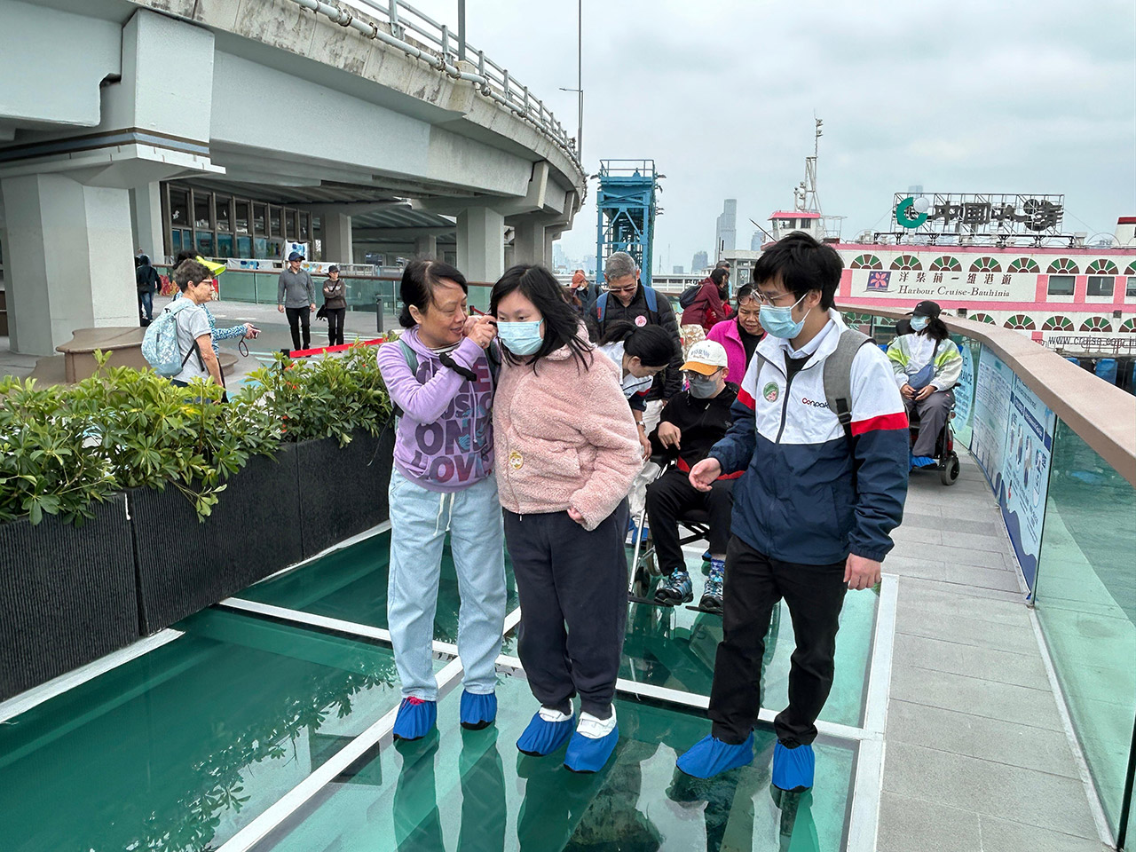 康栢ボランティアチームが耀能協会の障がい者と心温まる外出を共に楽しむ