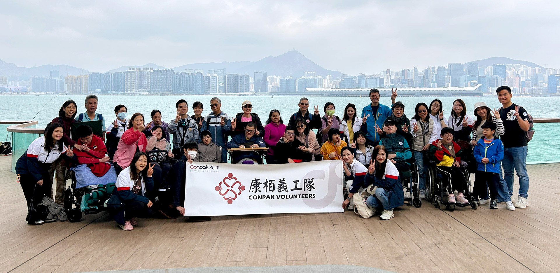 康栢ボランティアチームが耀能協会の障がい者と心温まる外出を共に楽しむ